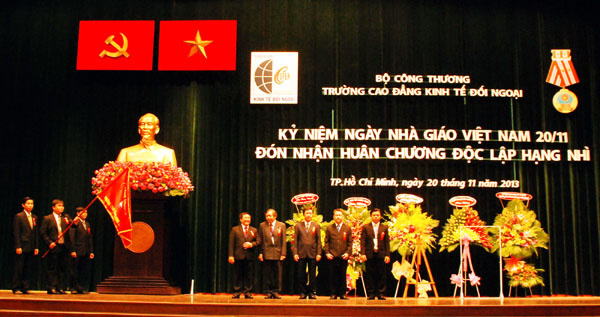 Trường Cao đẳng Kinh tế Đối ngoại đón nhận Huân chương Độc lập hạng Nhì