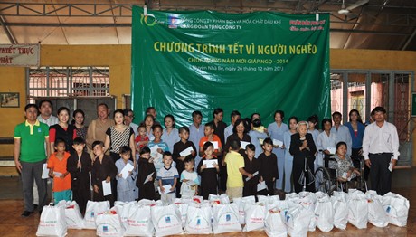 PVFCCo tặng quà Tết cho các hộ nghèo