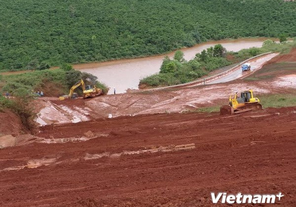 Kịp thời khắc phục sự cố vỡ đê hồ thải quặng của Bauxite Tân Rai