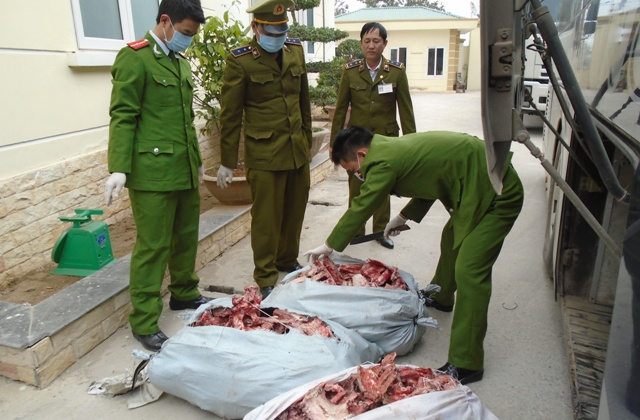 Lực lượng Quản lý thị trường Thanh Hóa bắt giữ nhiều hàng hóa vi phạm trước Tết Nguyên đán
