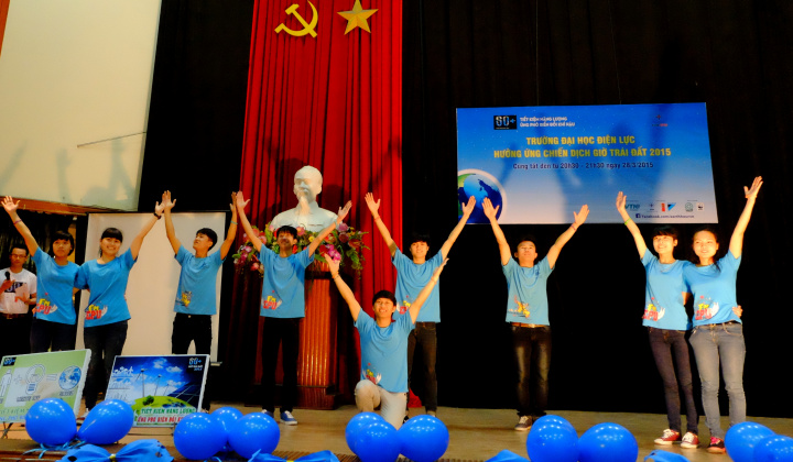 Đại học Điện lực: 100% sinh viên tham gia Giờ Trái đất