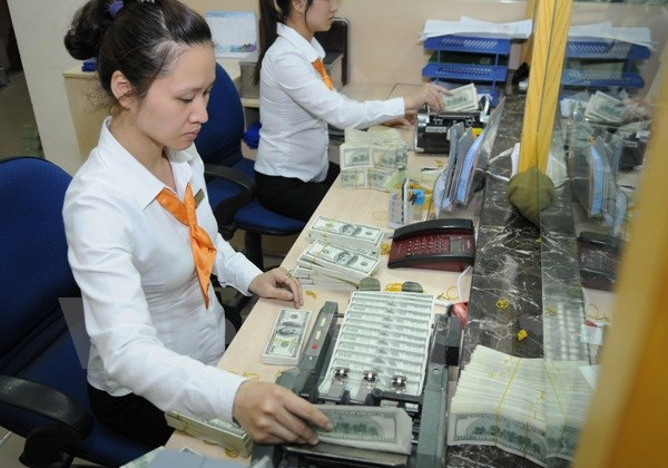 Giá USD bất ngờ "leo dốc," vẫn chưa cần điều chỉnh tỷ giá