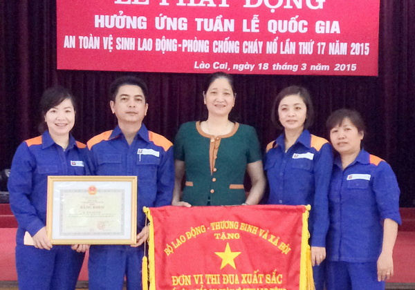 Petrolimex Lào Cai: Nhận Cờ thi đua xuất sắc về công tác ATVSLĐ-PCCN