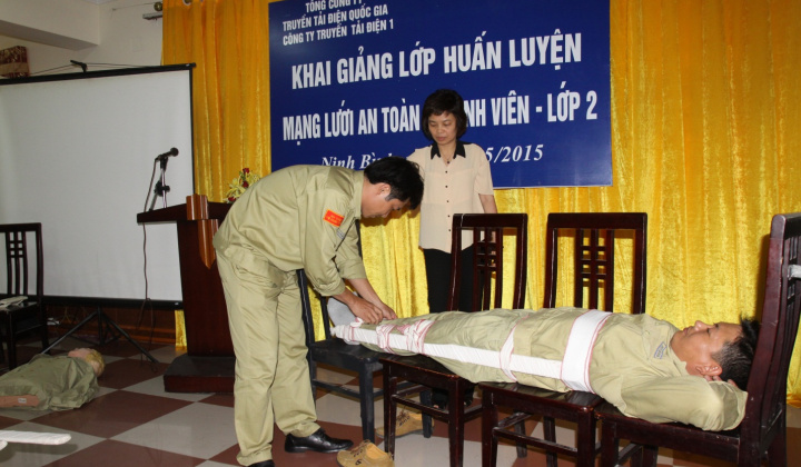 Công ty Truyền tải Điện 1: Hoàn thành khóa tập huấn công tác An toàn vệ sinh viên năm 2015
