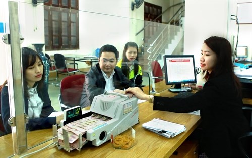 Vietnam’s joint stock commercial banks have cut deposit rates for the first time this year