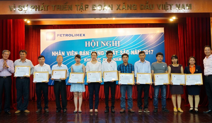 Petrolimex tôn vinh 22 nhân viên bán hàng xuất sắc khu vực phía Nam