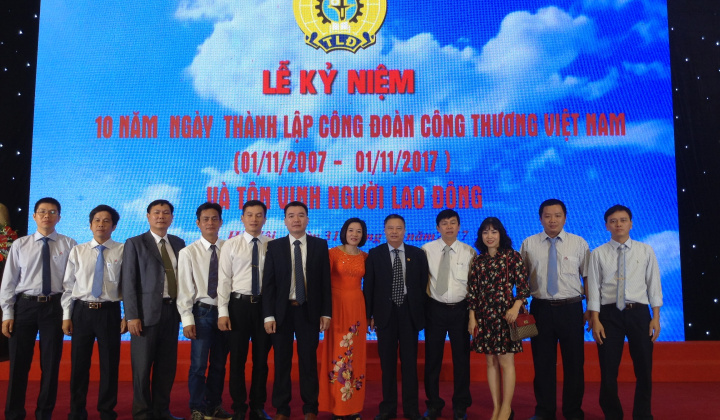 Những bông hoa tiêu biểu của một rừng hoa Thép