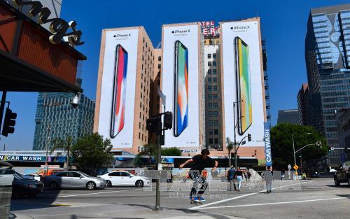 iPhone X “đắt hàng”, cổ phiếu của Apple khởi sắc
