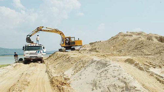 Sand shortage delays transport projects
