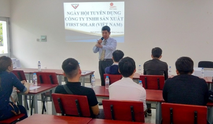 Thành phố Hồ Chí Minh: Gần 400 cơ hội làm việc trong lĩnh vực sản xuất pin năng lượng mặt trời