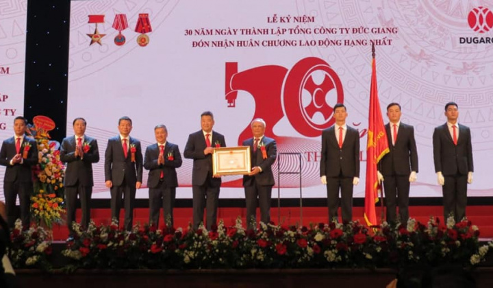 Phó Chủ tịch Quốc hội Uông Chu Lưu: Tổng Công ty Đức Giang cần khẳng định vị thế đứng đầu về sản xuất dệt may thời trang Việt Nam