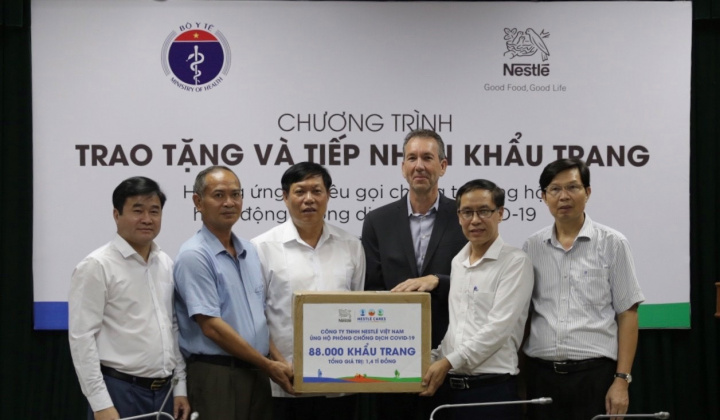 Nestlé Việt Nam ủng hộ Bộ Y tế 88.000 khẩu trang cho hoạt động chống dịch covid-19