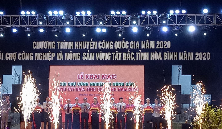 Khuyến công Vĩnh Phúc tham gia quảng bá sản phẩm tại Hội chợ Công nghiệp và Nông sản vùng Tây Bắc tỉnh Hòa Bình năm 2020