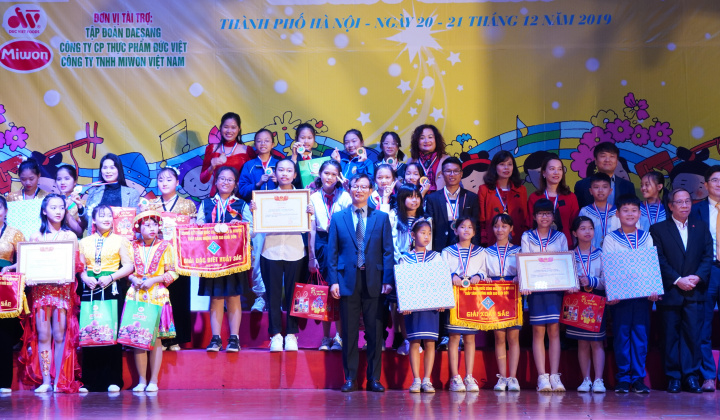 “Cùng Đức Việt & Miwon thắp sáng những Ngôi sao buổi sớm”