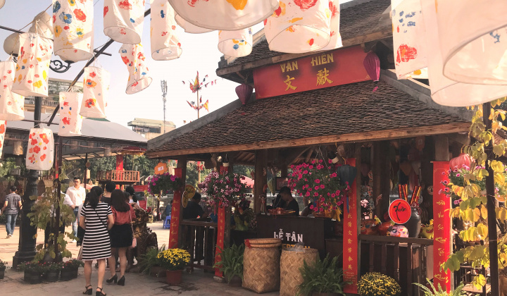 Văn Miếu Quốc Tử Giám: Nắng chói chang vẫn nườm nượp đi xin chữ