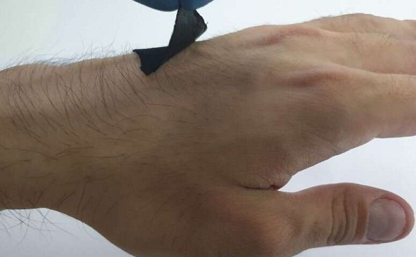 Cảm biến bám dính trên da lấy ý tưởng từ giác hút bạch tuộc