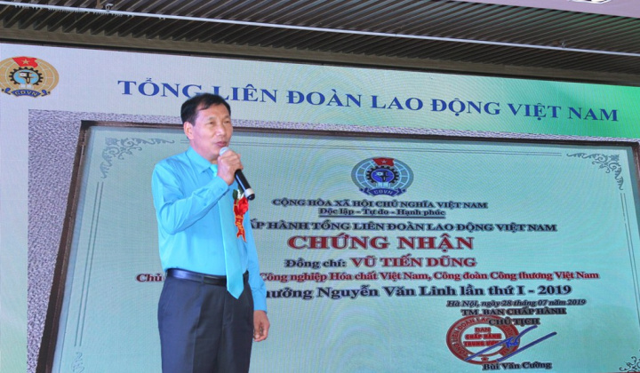 Ngành Hóa chất tuyên dương 90 gương sáng tiêu biểu