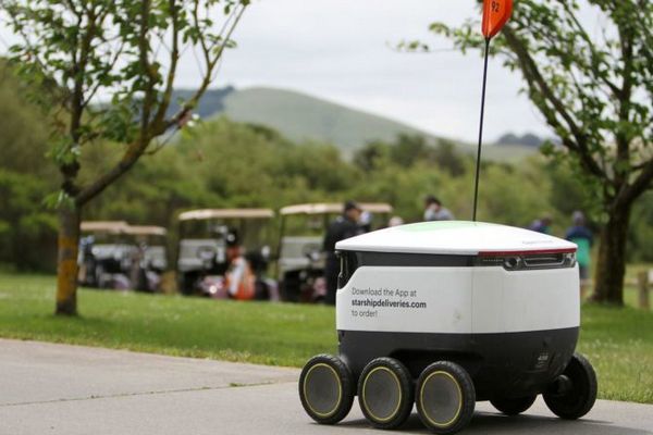 Robot giao hàng được ứng dụng cho sân golf tại Mỹ