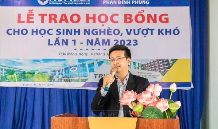 HUFI: Trao học bổng cho các em học sinh khó khăn, vượt khó tại Trường THPT Phan Đình Phùng, Đắk Nông