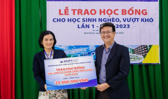 HUFI: Trao học bổng cho các em học sinh khó khăn, vượt khó tại Trường THPT Vân Canh, Bình Định