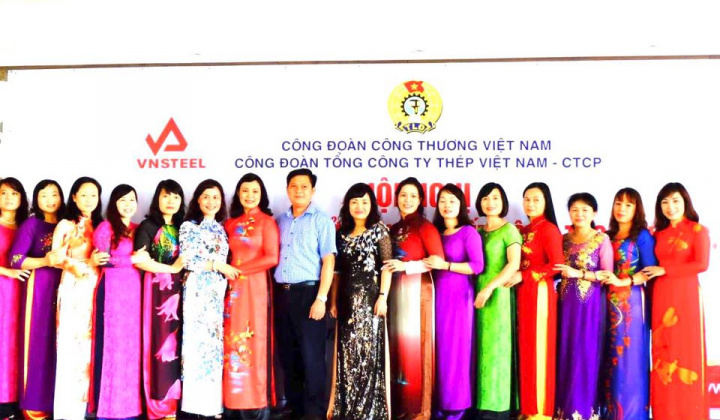 “Những bông hoa vẫn cứ nở đúng mùa”*