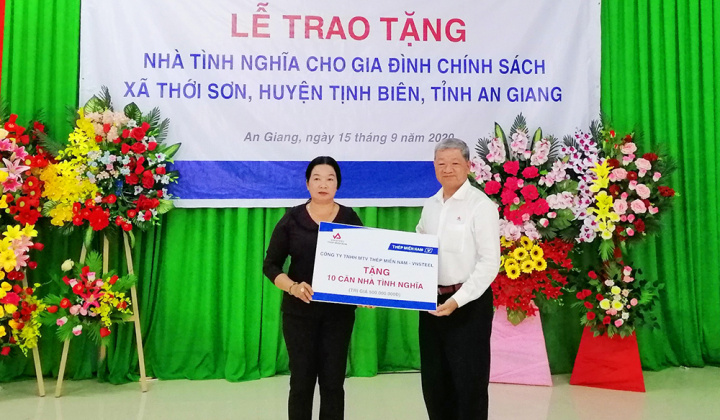 Thép MIền Nam: Trao tặng 10 căn Nhà tình nghĩa cho gia đình chính sách xã Thới Sơn