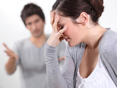 Bệnh không lạ: Cứ cười là "ướt"