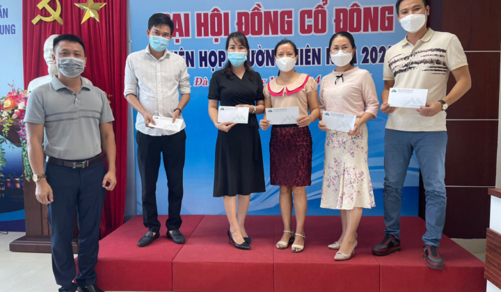 Công đoàn Tổng công ty Thép Việt Nam-CTCP: Hơn 1 tỷ đồng hỗ trợ Công đoàn cơ sở và công nhân lao động bị ảnh hưởng bởi dịch Covid-19