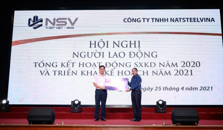 Công đoàn Tổng công ty Thép Việt Nam – CTCP: Tặng quà cho người lao động NatSteelVina nhân tháng công nhân