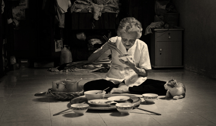 “Cảm ơn các con đã chăm sóc mẹ, nhưng mẹ hối hận vì đã sinh ra các con”