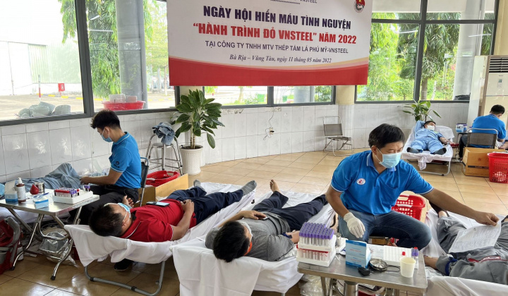 Thép Tấm lá Phú Mỹ tiếp nối hành trình “Sẻ giọt máu đào – Trao niềm hy vọng”