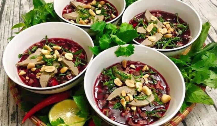 Lạ kỳ tiết canh củ dền