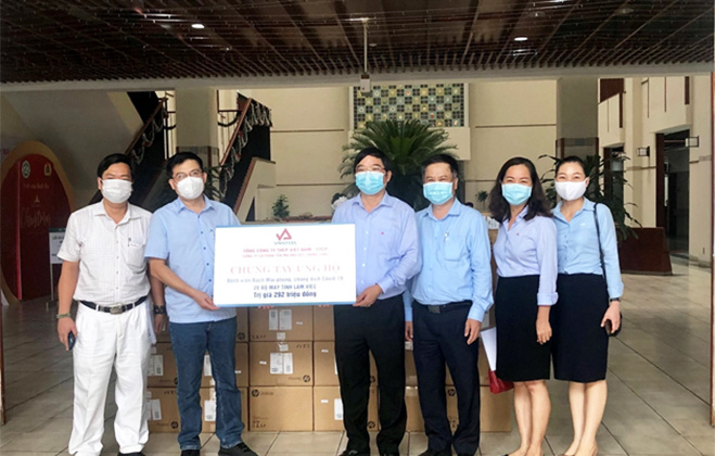 Công ty cổ phần Tôn mạ Vnsteel Thăng Long ủng hộ Bệnh viện Bạch Mai trong công tác phòng chống dịch Covid-19