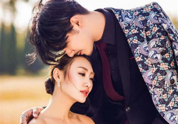 Đàn bà khôn ngoan: Đừng yêu quá sâu, đừng hy sinh quá nhiều