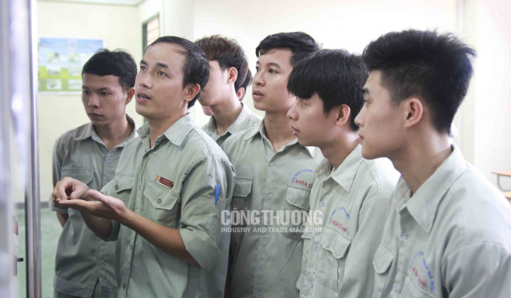 Tọa đàm: Phát triển nguồn nhân lực cho ngành công nghiệp hỗ trợ