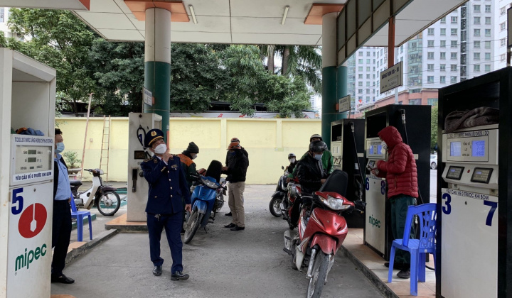 Cục QLTT Hà Nội: Tăng cường công tác kiểm tra, xử lý vi phạm trong kinh doanh hoá chất, xăng dầu