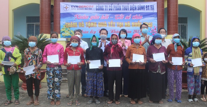 Thủy điện Sông Ba Hạ tặng 420 phần quà Tết các gia đình khó khăn tại huyện Sơn Hòa và Sông Hinh