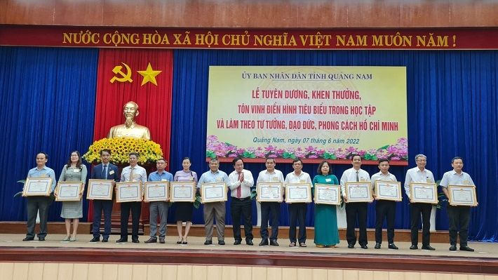 Thủy điện A Vương đón nhận Bằng khen của UBND tỉnh Quảng Nam