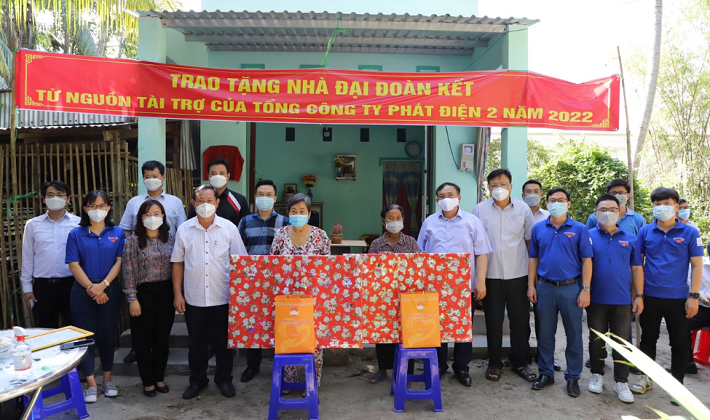 EVNGENCO2 bàn giao nhà Đại đoàn kết và trao quà tết tại An Giang