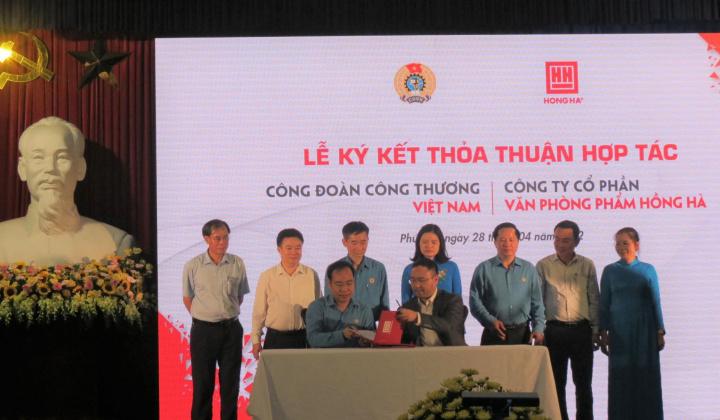 Văn phòng phẩm Hồng Hà ký kết hợp tác với Công đoàn Công Thương vì lợi ích đoàn viên