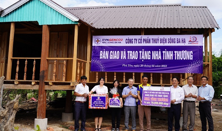 Thủy điện Sông Ba Hạ  chung tay xóa nhà tạm tại xã KrôngPa