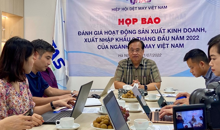 Nửa đầu năm Dệt May xuất siêu tăng 32% so với cùng kỳ