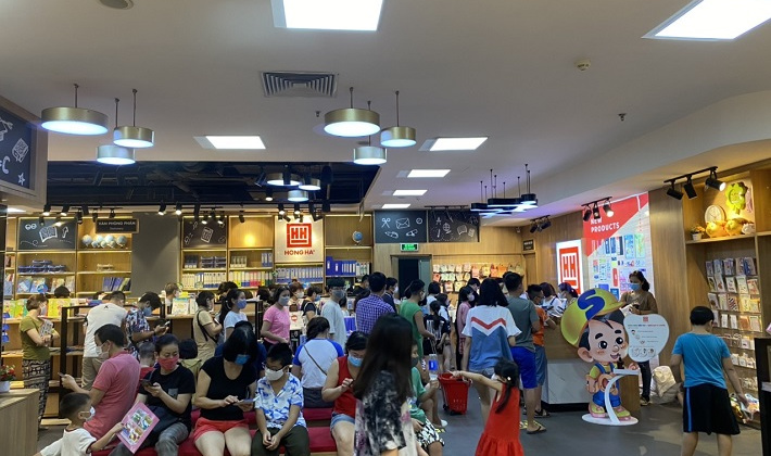 Thị trường đồ dùng học tập trước giờ khai giảng: Văn phòng phẩm Hồng Hà hút khách