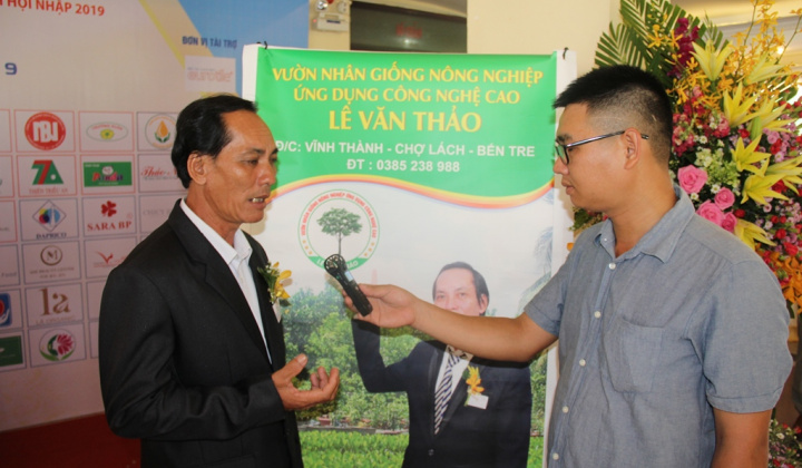 Gặp người đưa giống trái cây Việt xuất ngoại