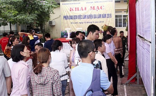 Giải quyết việc làm cho người dân thuộc diện thu hồi đất tại các huyện ven đô - Thành phố Hà Nội: Một số vấn đề cần trao đổi