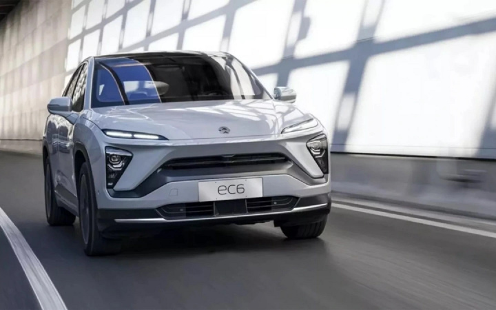 Xe điện và xe xăng: Khoảng cách mất giá dần thu hẹp