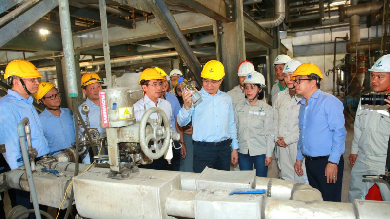 Quyền Bộ trưởng Bộ Công Thương Lê Mạnh Hùng làm việc với BSR về đảm bảo an ninh năng lượng giai đoạn mới