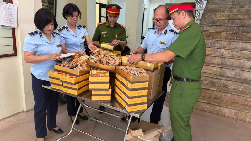 Hà Nội: 200 bánh Trung thu nhập lậu bị phát hiện trước mùa cao điểm