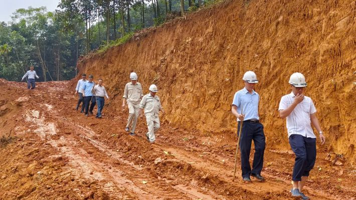 Tập trung tháo gỡ vướng mắc, đẩy nhanh tiến độ Dự án đường dây 220kV Than Uyên - Lào Cai