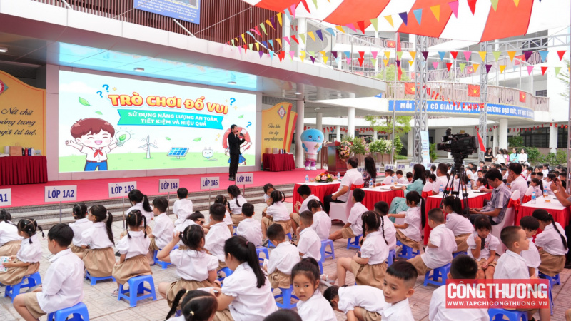 Gần 1.000 học sinh Hà Nội được trang bị kiến thức sử dụng năng lượng tiết kiệm, hiệu quả